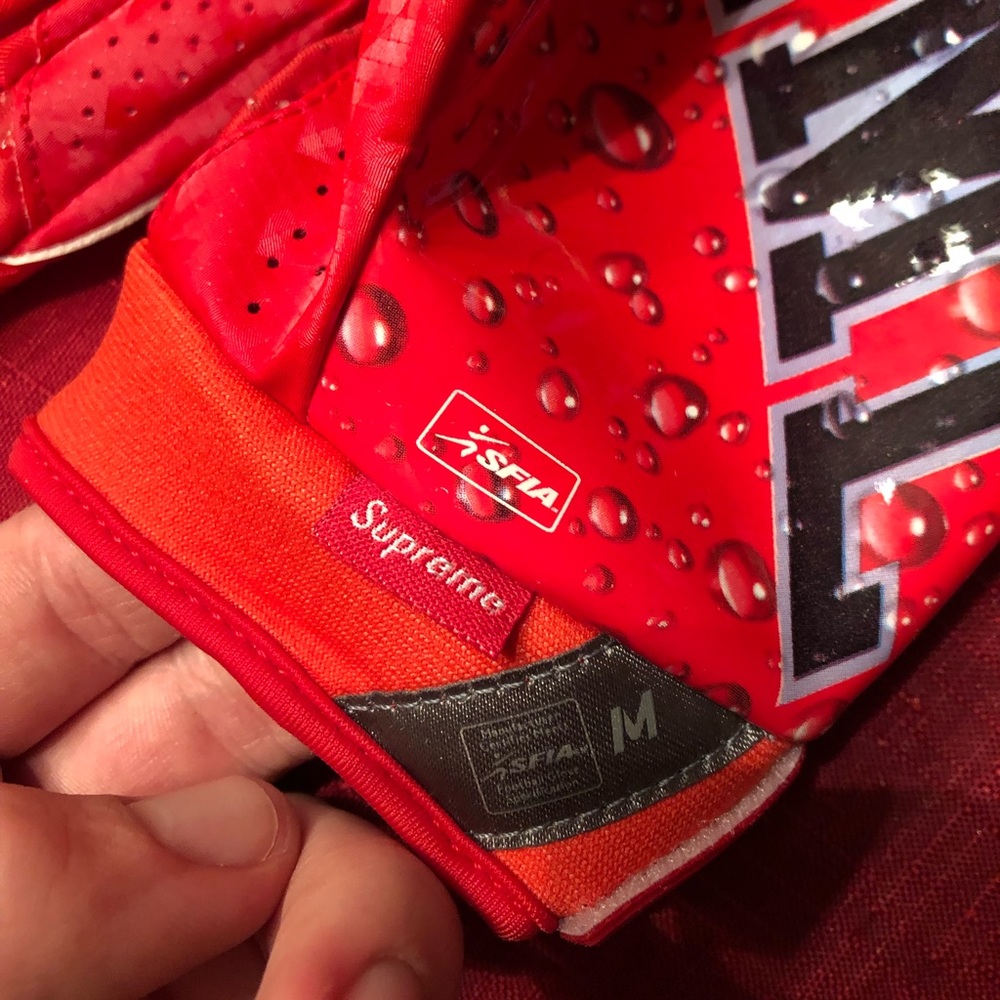 Supreme FW18 Nike VaporJet 4.0 Football Gloves